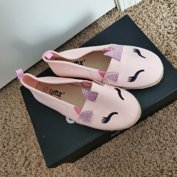 Unicorn Flats - Picture 2 of 7